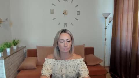 julia__cherry_ online show from February 9, 11:14 am