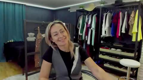 julia__cherry_ online show from February 8, 4:21 pm