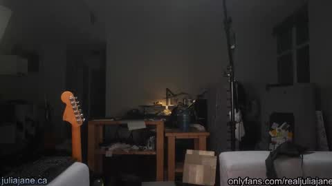 Julia Jane online show from March 13, 2:40 am