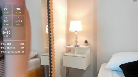 J U L IA   M A R T I N E Z online show from January 30, 2:25 pm