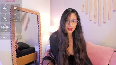 J U L IA   M A R T I N E Z online show from February 8, 11:22 am