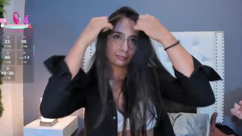 J U L IA   M A R T I N E Z online show from September 19, 11:55 am