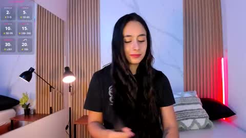 J U L IA   M A R T I N E Z online show from February 18, 11:28 am