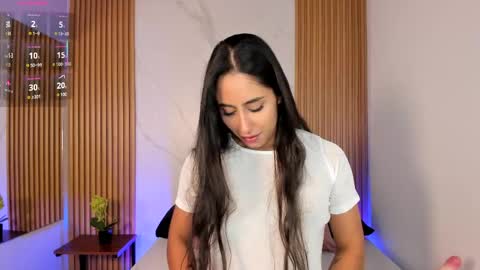 J U L IA   M A R T I N E Z online show from April 13, 11:37 am