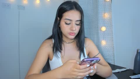 julia_strauns online show from December 5, 6:10 am