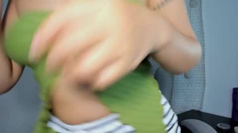 julia_strauns online show from March 10, 5:11 am