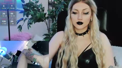 Snapshot of julia_wilson chatting on March 5, 5:39 pm ALL MY CONTENT at online show from March 5, 5:39 pm