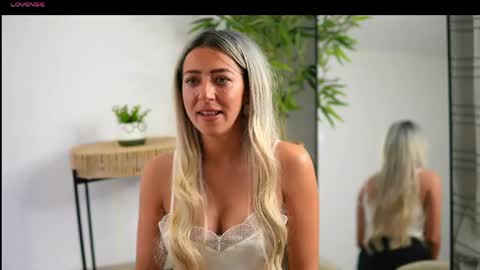 Julia online show from April 17, 6:22 pm