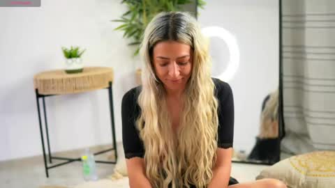 Julia online show from April 18, 7:58 pm