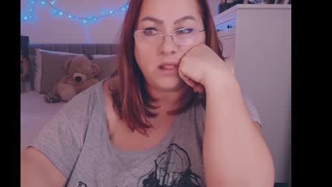 julialiones online show from December 30, 5:13 pm