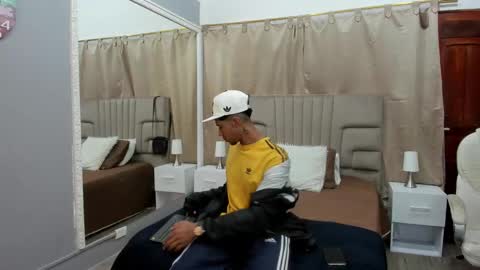 Snapshot of julian_billy chatting on February 10, 11:25 am julian billy online show from February 10, 11:25 am