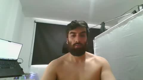 Snapshot of julian_patino chatting on March 3, 4:02 pm julian_patino online show from March 3, 4:02 pm