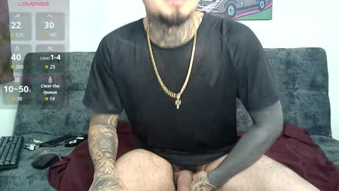 Snapshot of julian_tattoo chatting on October 26, 3:23 am Julian independent model online show from October 26, 3:23 am
