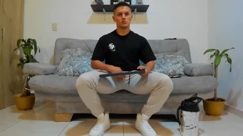 julian_wallace online show from January 25, 1:10 am