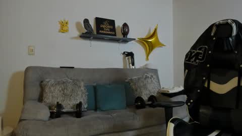 julian_wallace online show from October 11, 6:28 pm