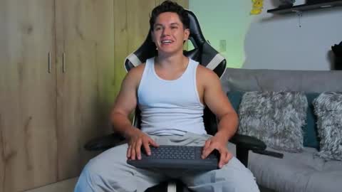 julian_wallace online show from February 24, 4:05 pm