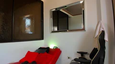 julian_wallace online show from March 5, 7:54 pm