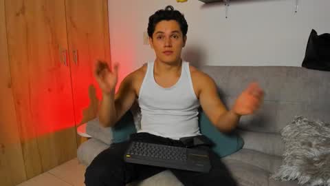 julian_wallace online show from March 9, 4:55 pm