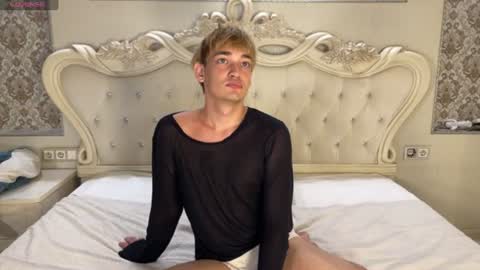 Snapshot of julian_win chatting on August 7, 10:23 pm Eren online show from August 7, 10:23 pm