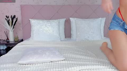 Juliana online show from December 14, 2:45 am