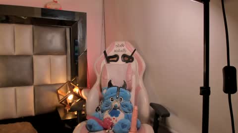juliana_js_ online show from February 7, 12:09 am