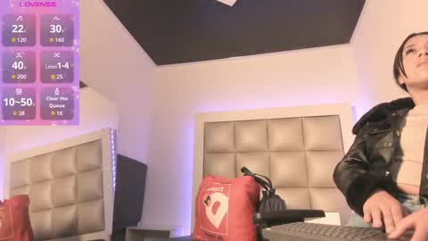 juliana_js_ online show from September 15, 11:54 am