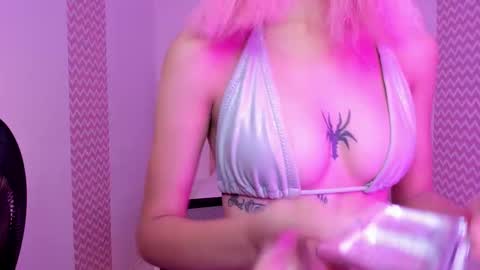 Snapshot of juliana_reynolds chatting on October 13, 12:38 pm juliana online show from October 13, 12:38 pm