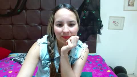 Snapshot of juliana_soto1 chatting on October 15, 11:54 am Juli online show from October 15, 11:54 am