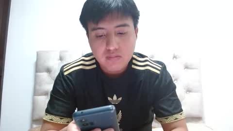 Snapshot of julianalvarez95 chatting on February 21, 10:22 pm Julian online show from February 21, 10:22 pm