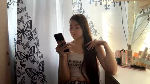 Snapshot of julianeaukamp chatting on February 6, 12:48 am Viola online show from February 6, 12:48 am