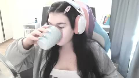 Snapshot of julianesanzo chatting on June 19, 9:57 am MIa online show from June 19, 9:57 am