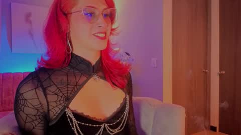 Juliana online show from December 18, 11:00 pm