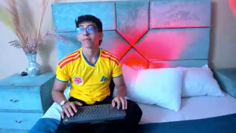 Snapshot of julianrouss chatting on June 17, 8:10 pm Julian online show from June 17, 8:10 pm