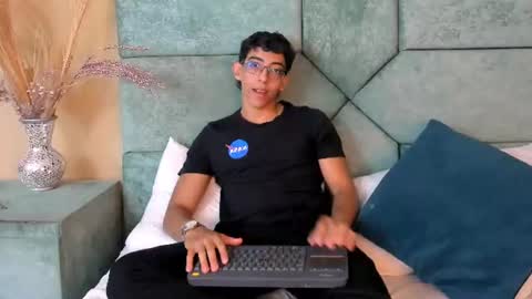 Snapshot of julianrouss chatting on June 18, 8:02 pm Julian online show from June 18, 8:02 pm