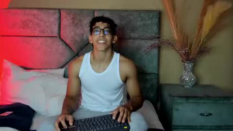 Snapshot of julianrouss chatting on June 19, 8:34 pm Julian online show from June 19, 8:34 pm