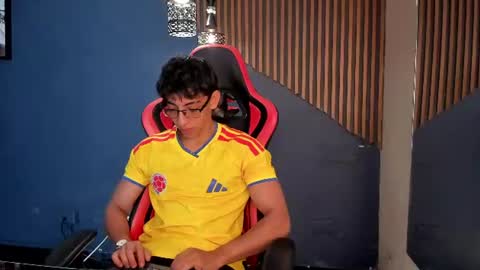 Snapshot of julianrouss chatting on June 27, 8:25 pm Julian online show from June 27, 8:25 pm