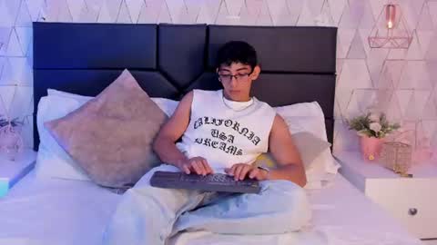 Snapshot of julianrouss chatting on July 1, 8:41 pm Julian online show from July 1, 8:41 pm