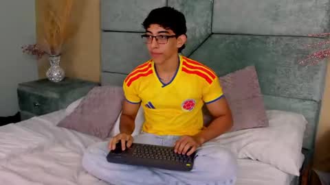 Snapshot of julianrouss chatting on July 3, 9:54 pm Julian online show from July 3, 9:54 pm
