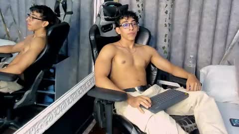 Snapshot of julianrouss chatting on July 6, 8:11 pm Julian online show from July 6, 8:11 pm