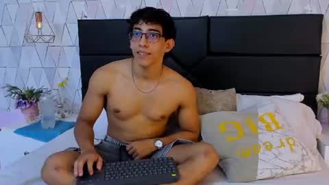 Snapshot of julianrouss chatting on July 8, 8:46 pm Julian online show from July 8, 8:46 pm