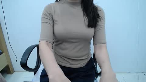 julie9x online show from November 30, 9:19 pm