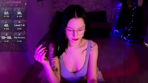 Snapshot of julie__rayls chatting on April 7, 6:52 pm see u next time 1700 UTC 0 3 online show from April 7, 6:52 pm