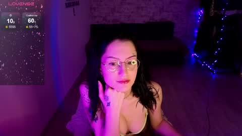Snapshot of julie__rayls chatting on April 8, 8:20 pm see u next time 1700 UTC 0 3 online show from April 8, 8:20 pm