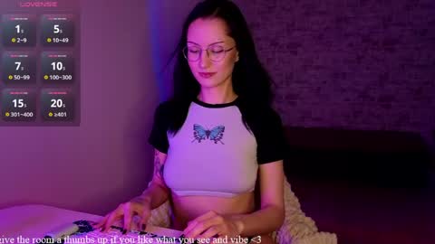 Snapshot of julie__rayls chatting on June 4, 12:44 pm see u next time 1700 UTC 0 3 online show from June 4, 12:44 pm