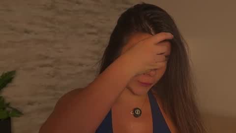 Snapshot of julie_belle_ chatting on June 26, 9:52 pm luu online show from June 26, 9:52 pm