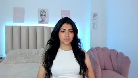 julie_devani online show from November 18, 8:24 pm