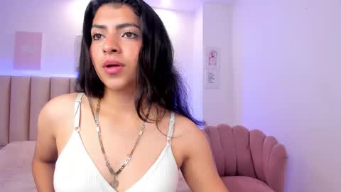 julie_devani online show from December 3, 9:02 pm