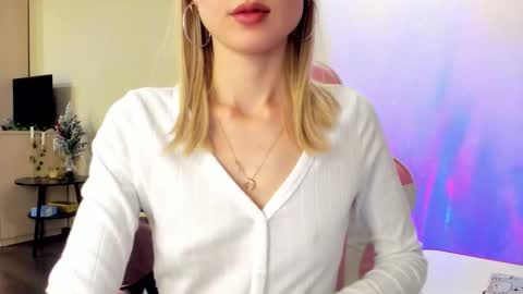 Julie online show from November 5, 4:40 pm