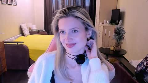 Julie online show from November 17, 3:34 am