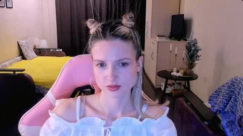 Julie online show from December 3, 2:04 pm